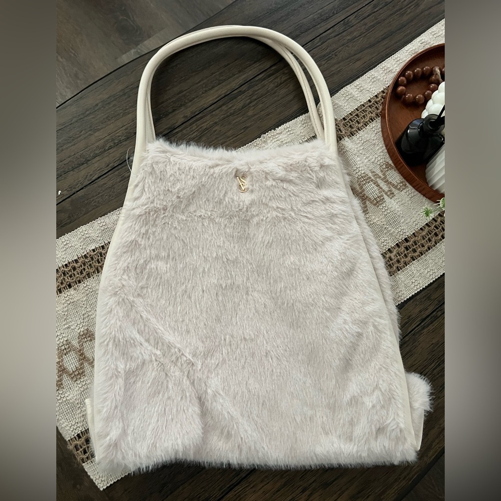Faux Fur Tote Bag in‎ Cream